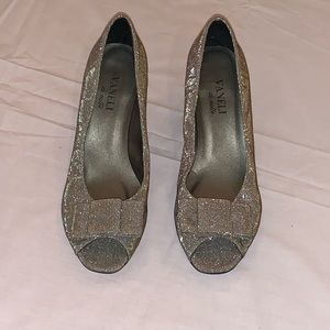 Vaneli di notte: silver/gold metallic stiletto